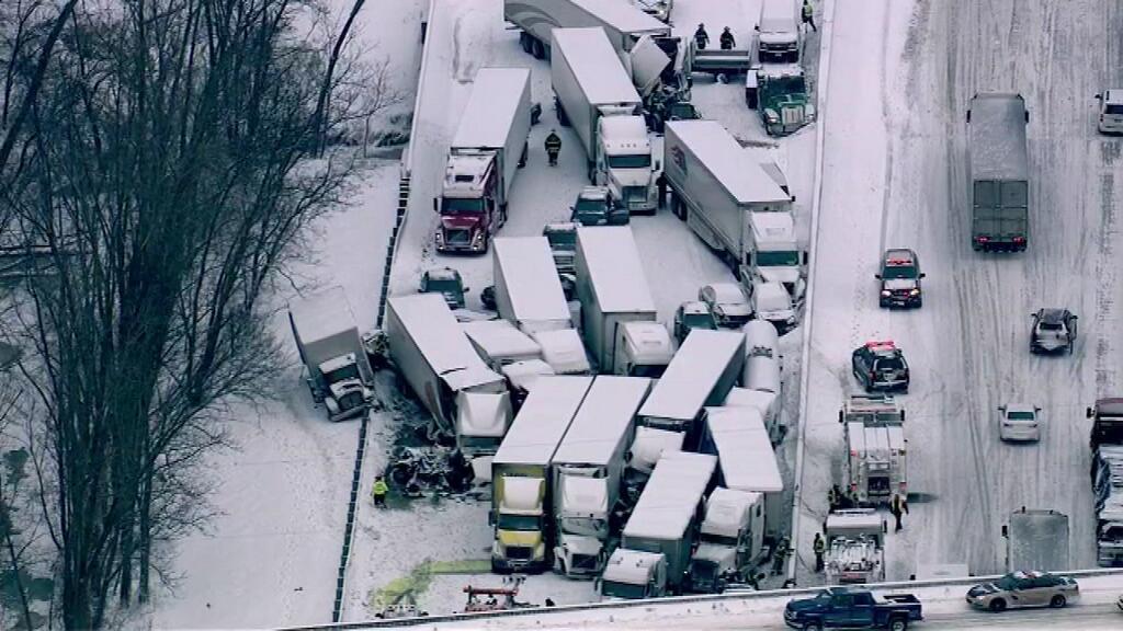 Tömegkarambol (Kép: @ABC7Chicago / Twitter)