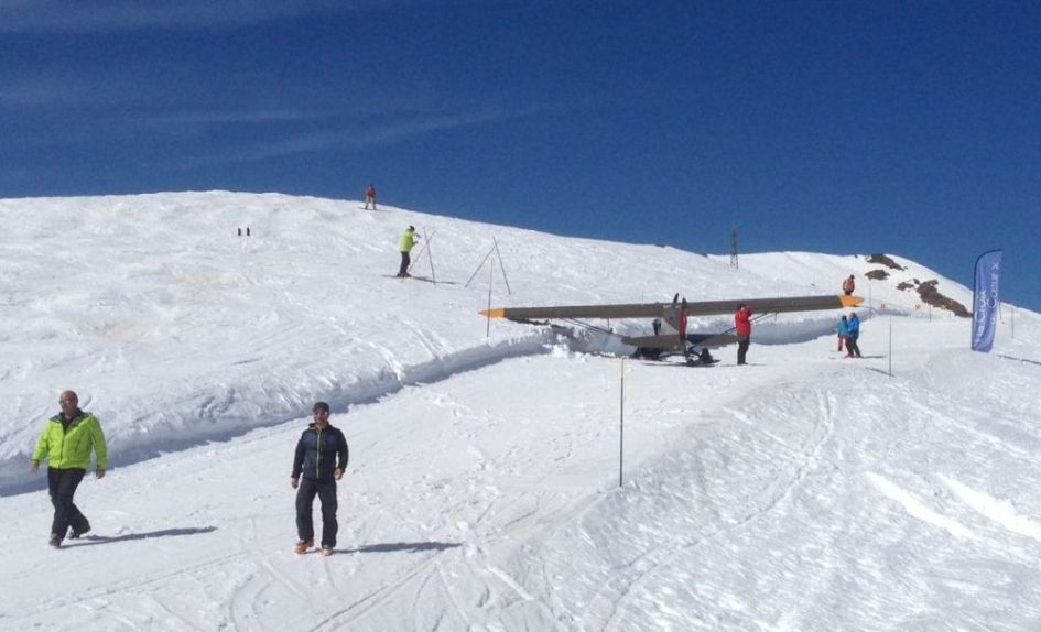 Repülőgép a sípályán (Kép: DR)