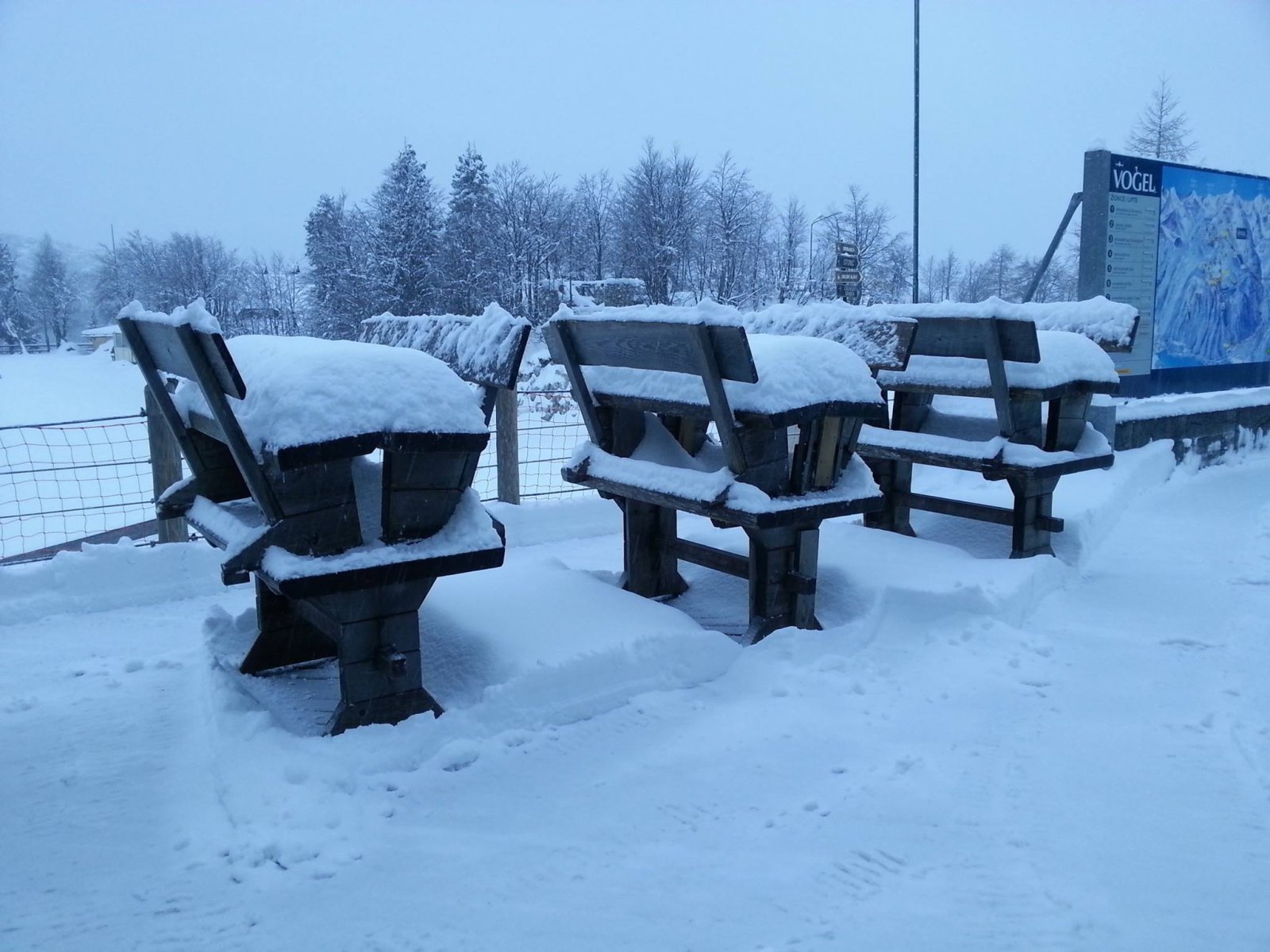 Vogel, Szlovénia, 35 cm friss hó
