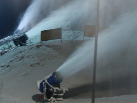 Hamarosan beindulhatnak a hóágyúk