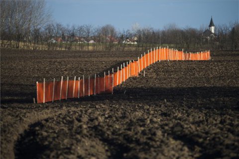 Hófogó hálóval készülnek Szabolcs-Szatmár-Bereg megyében (MTI Fotó: Balázs Attila)