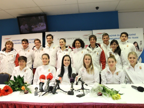 Hazaérkezett a magyar csapat (Kép: www.mob.hu)