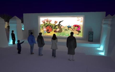 A hófalra vetített film (Kép: http://wowmoscow.net)