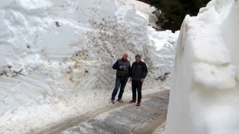 Van még hó bőven az úton (Kép: Messaggero Veneto)