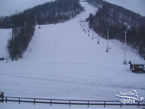 2014-12-28 - Visegrád, az 1/A pálya webkamera képe nyitás előtt vasárnap délben