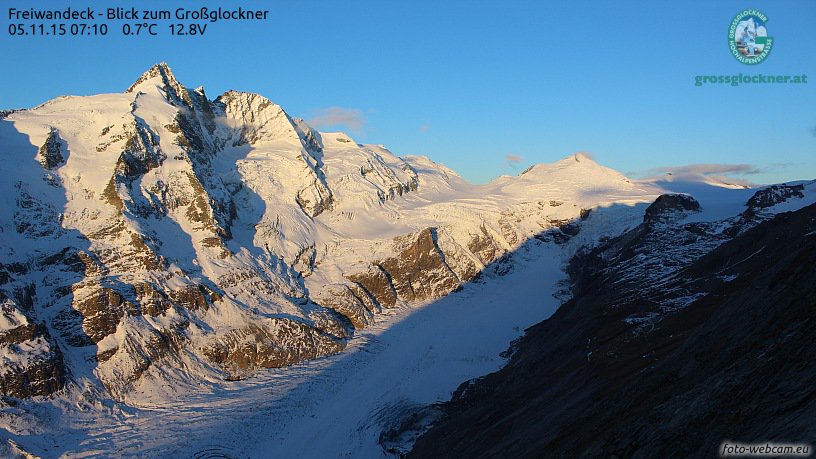Napfelkelte a napokban a Grossglockner felett - Fotó: foto-webcam