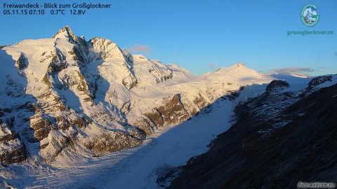 Napfelkelte a napokban a Grossglockner felett - Fotó: foto-webcam