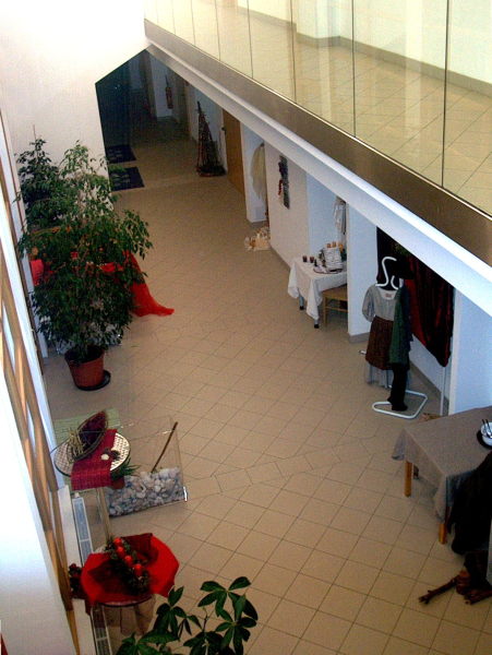 Valamint egy kényelmes modern kollégium épűletében