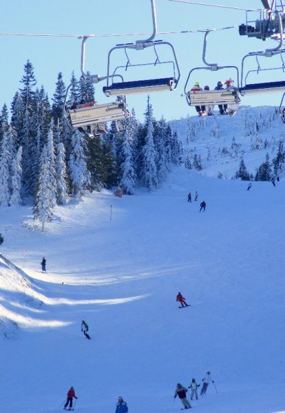 Hasing felvonó és alatta a fekete pálya