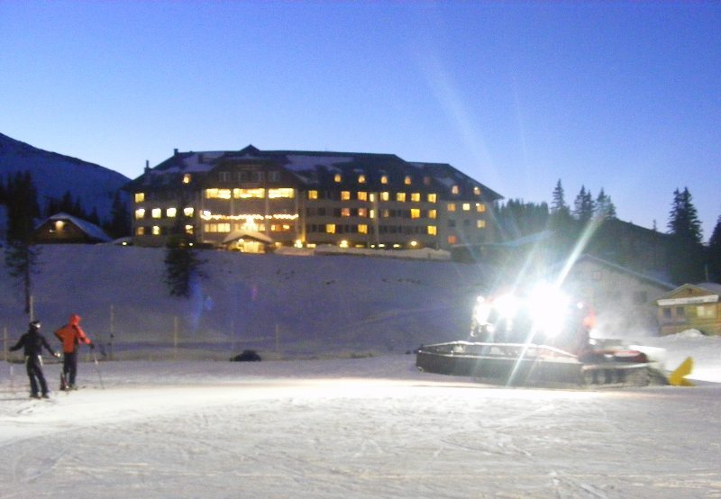 Indulnak a karbantartó gépek