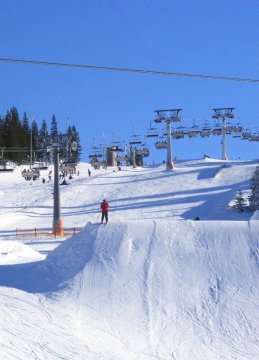 "Alm" felvonó és alatta a "Fun Park"