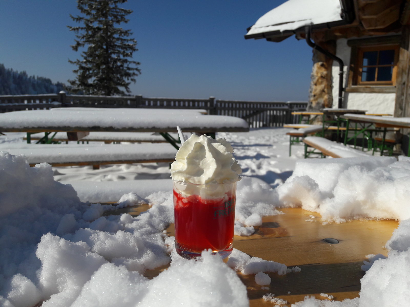A Latschen-Alm hütte egyik specialitása, a "Schneehaserl"