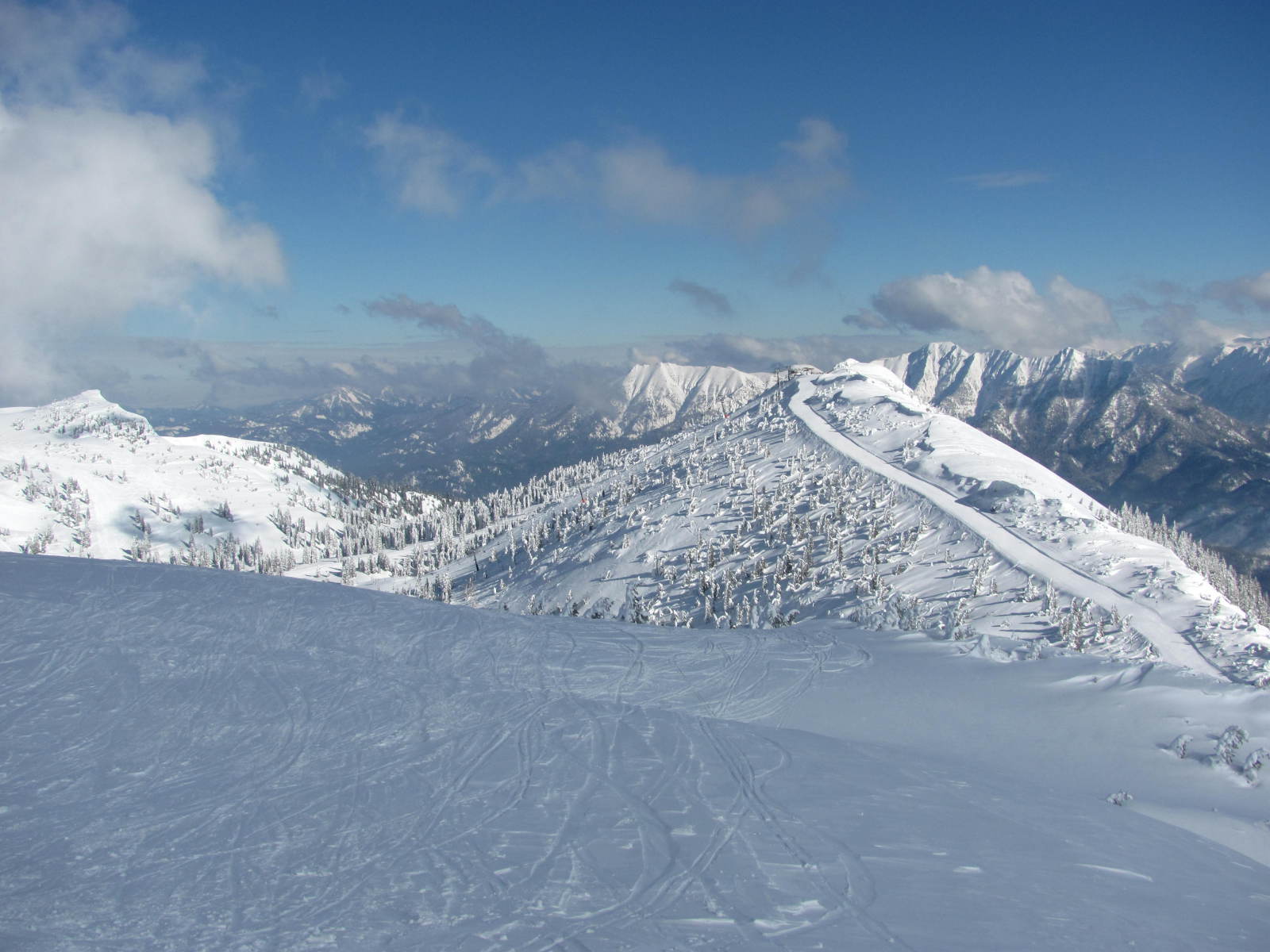Hochkar 2013, távoli "dombon" jobbra kék5, balra fekete5