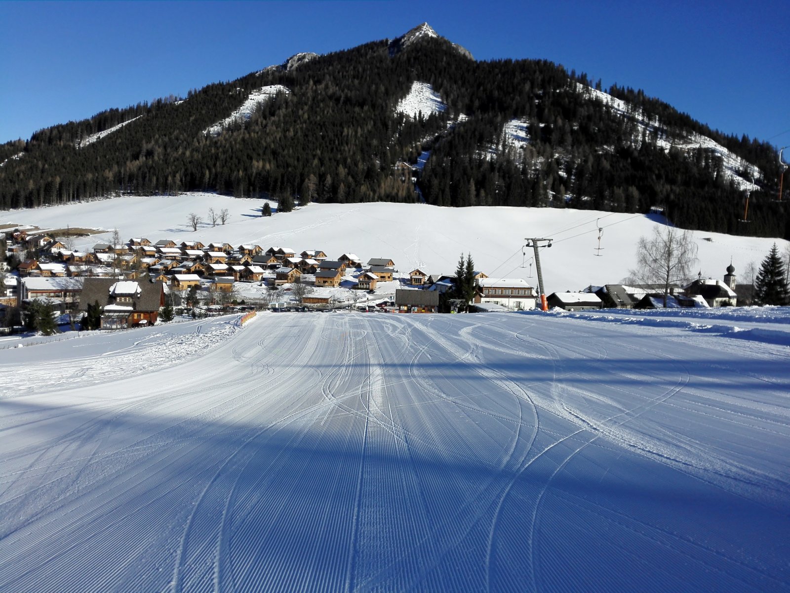 Csíkos pályák dél körül