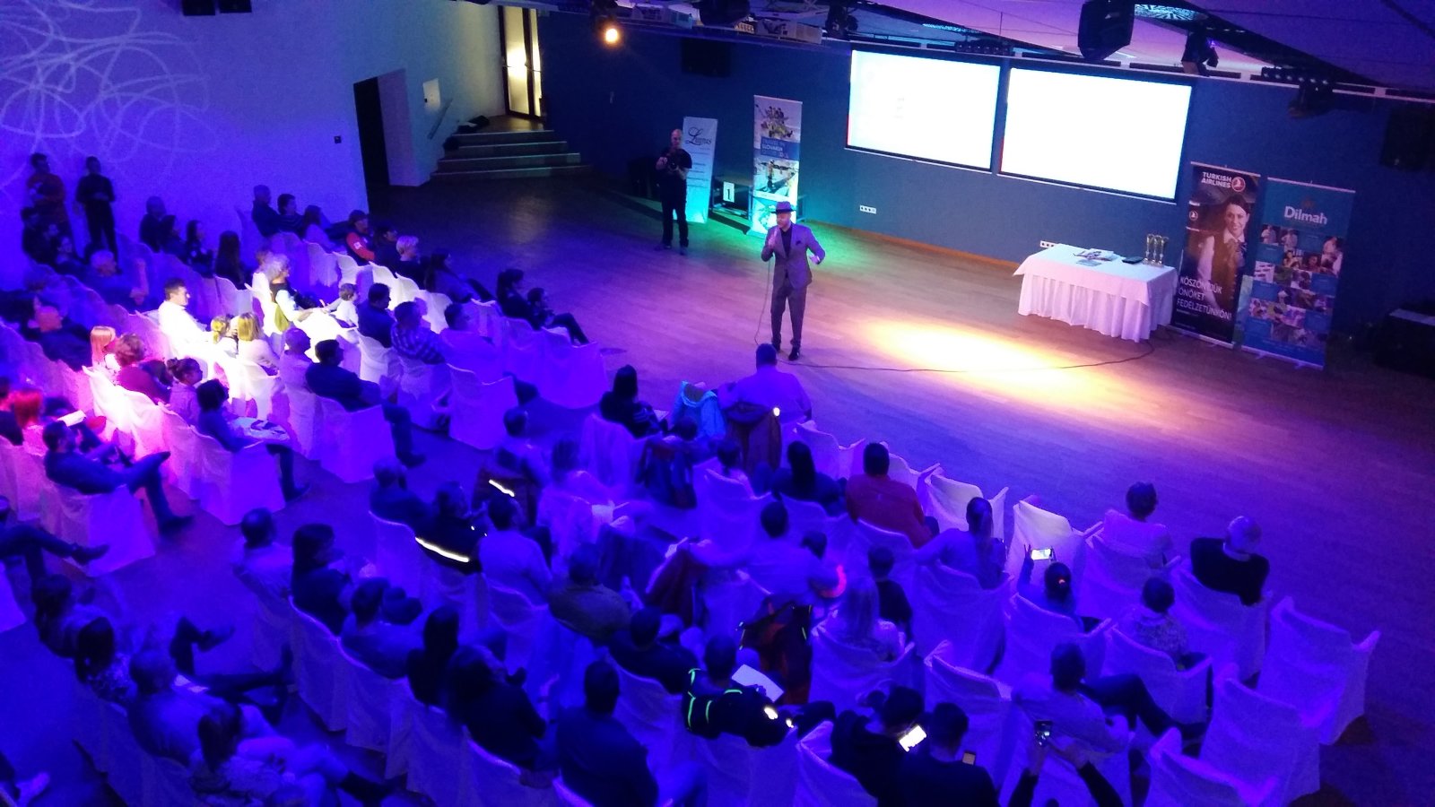 Takács Nikolas koncert az elengáns rendezvényteremben - itt volt a díjkiosztó is.