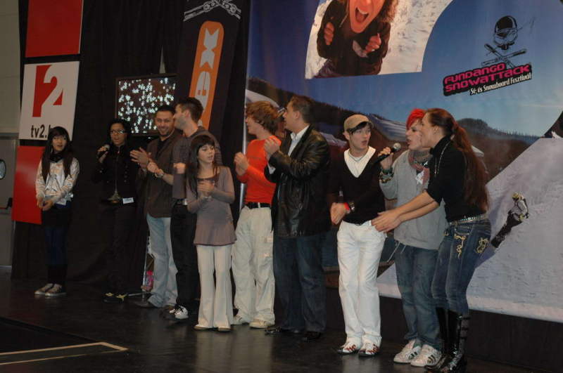 A közönség nagy örömmel fogadta a TV2 standján a Megasztárokat, akik nemcsak énekeltek, hanem autogramot is osztogattak, és beszélgettek az érdeklődőkkel. Fotó: Hungexpo - Kattints a képre a nagyításhoz