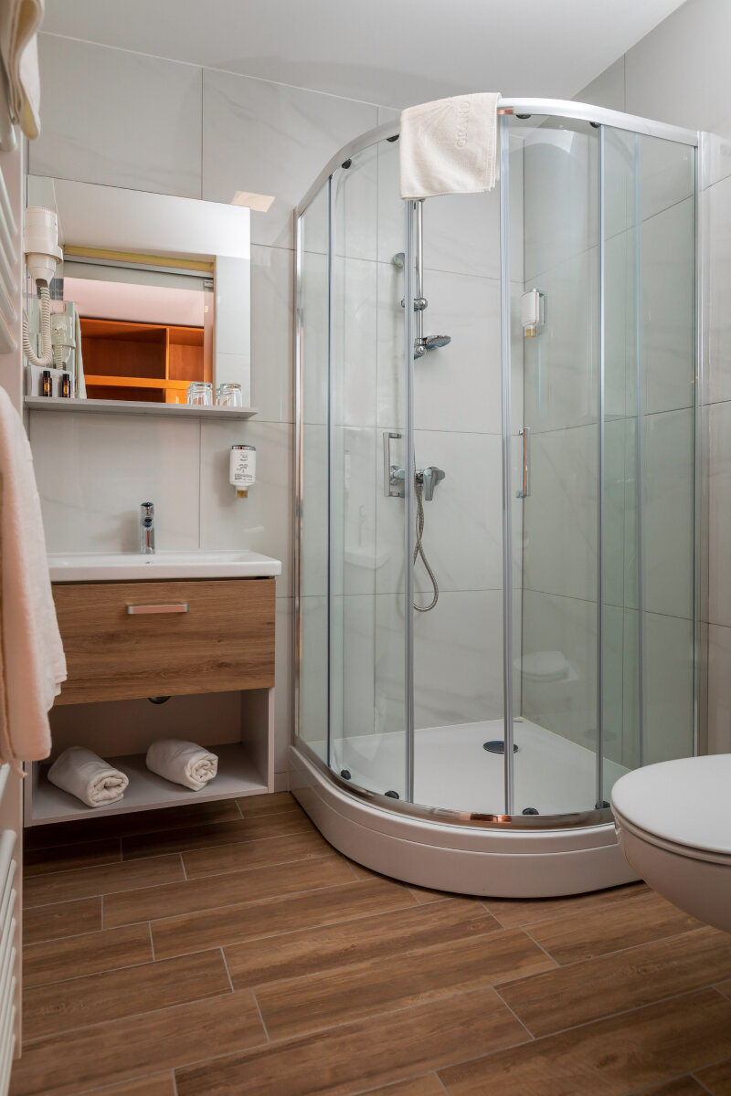 Zuhanyzós 2+2 ágyas családi szoba