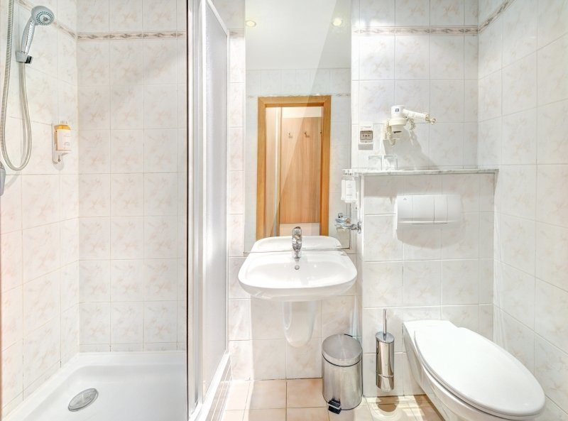 Twin / kétágyas fürdőszoba