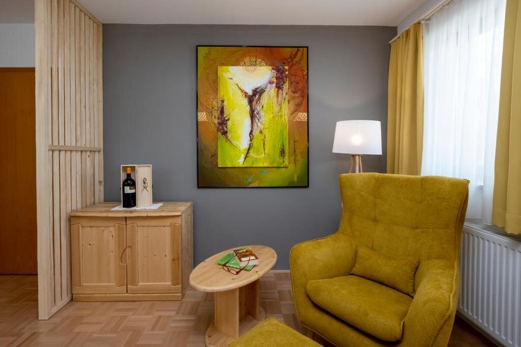 Franciaágyas, balkonos szoba