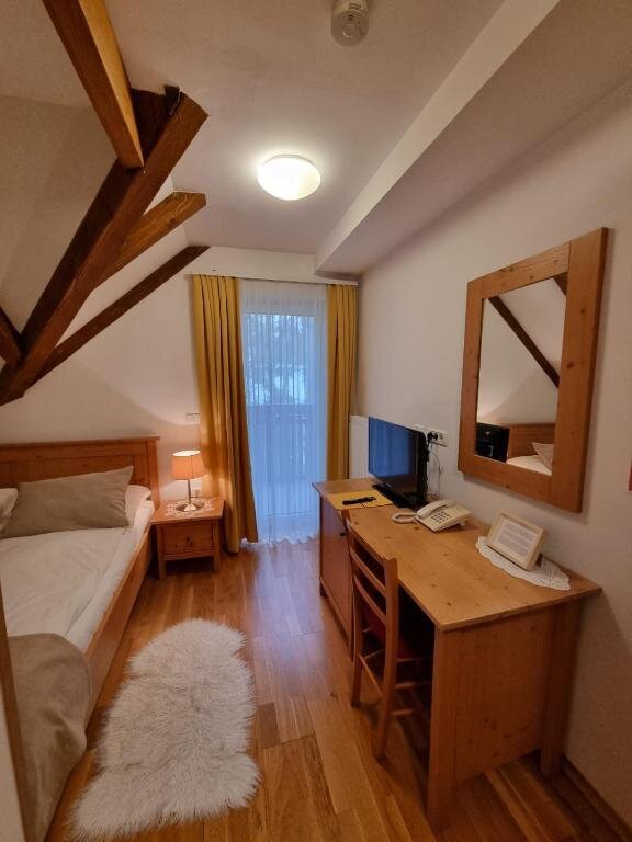 Economy franciaágyas szoba