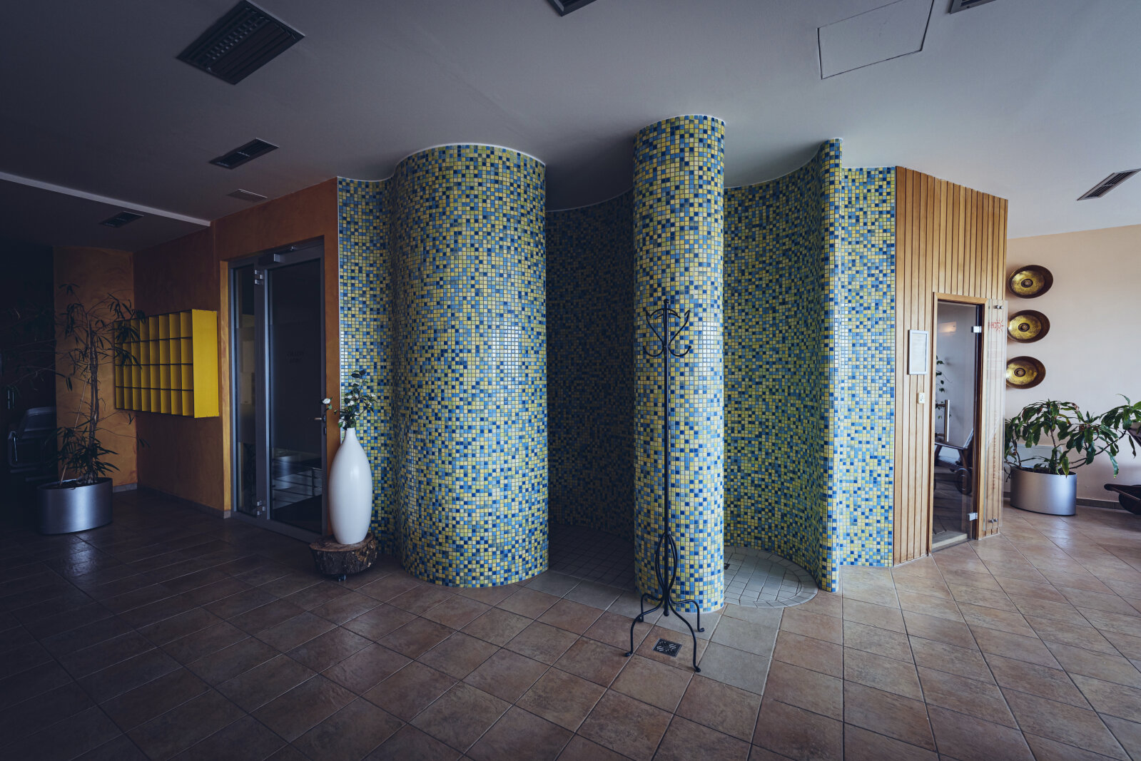 A szomszédos Bolfenk ház szaunarészlege (feláras)