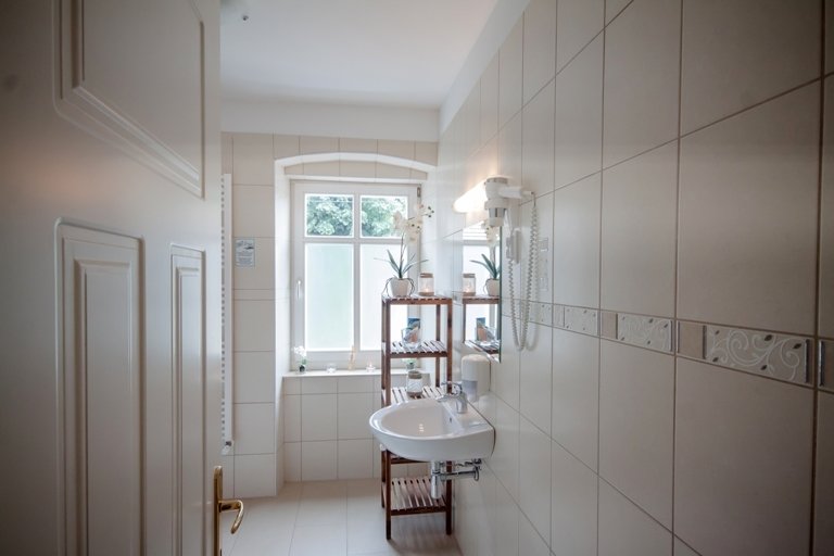 Háromágyas szoba fürdőszobája