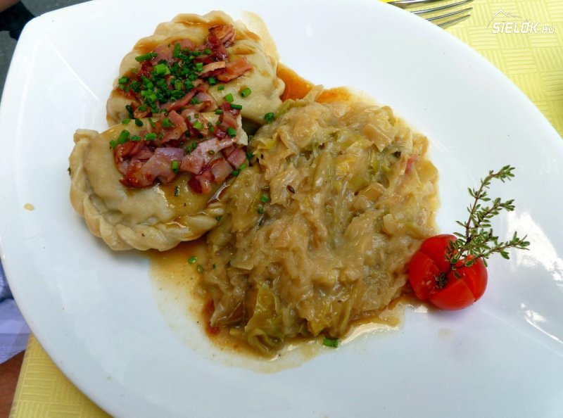 Töltött tésztatáska párolt káposztával - Käsnudeln - Kattints a képre a nagyításhoz