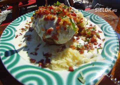 Ofenkartoffel - Héjában sült burgonya tejfölös öntettel