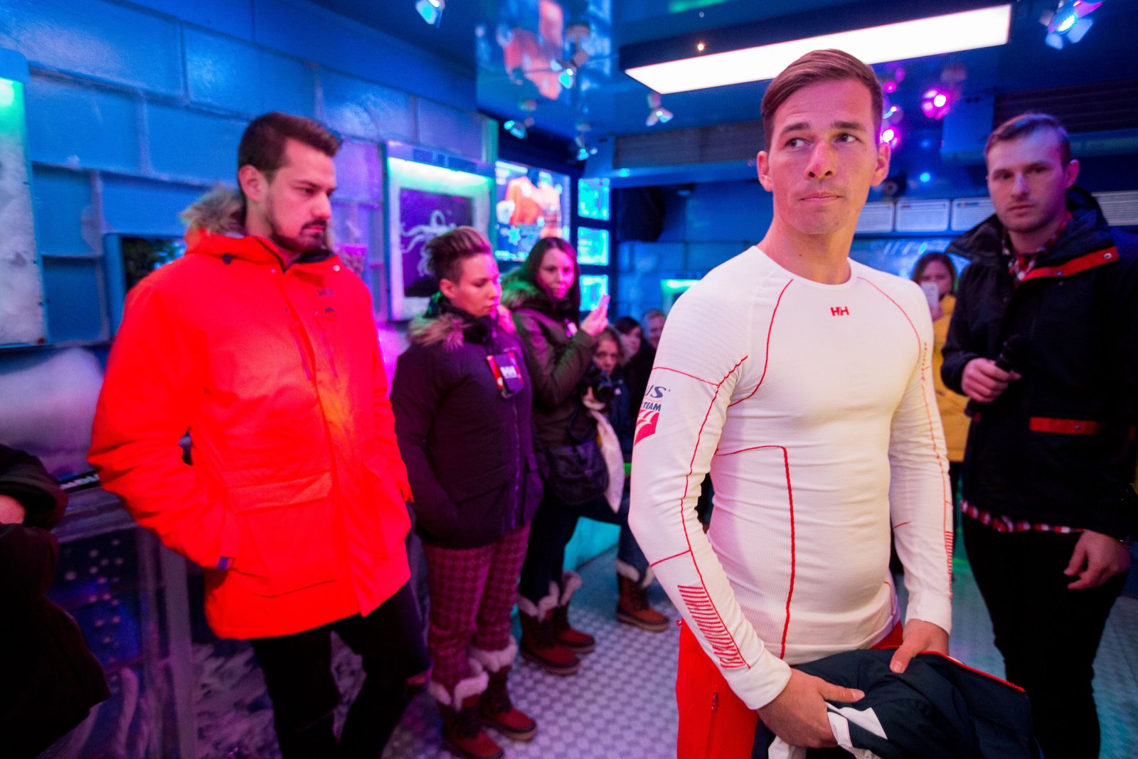 Az első réteg: klasszikus lifa aláöltöző Helly Hansen mintázattal. 