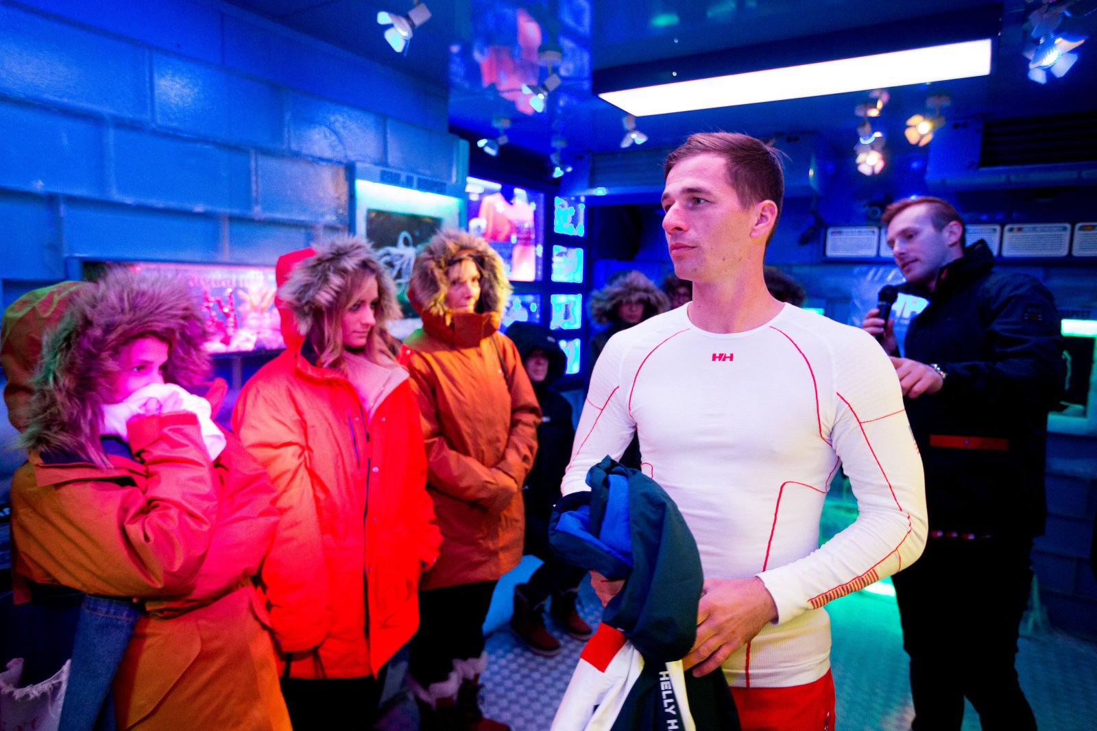 Modellek prezentálták a Helly Hansen téli sportolók számára fejlesztett ruháit.