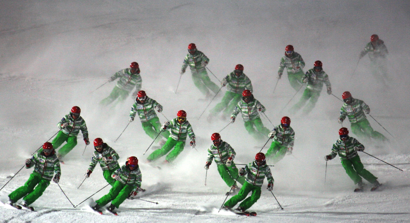 A Magyar Demo Csapat látványos formációs bemutatója a 2011-es sankt antoni INTERSKI kongresszuson.