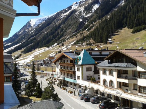 Ischgl-aprilisban.jpg