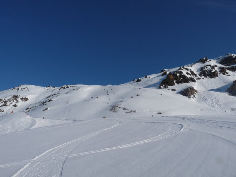 1-2cm friss hó volt a pályán