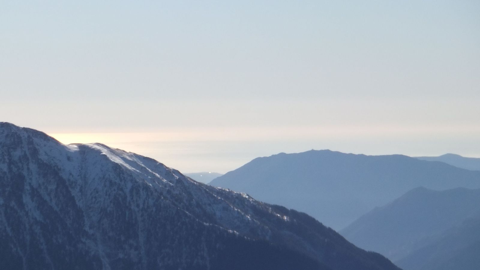 A háttérben az biza a tenger!