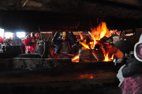 Hütte a hegycsúcson (zacarani dvori)