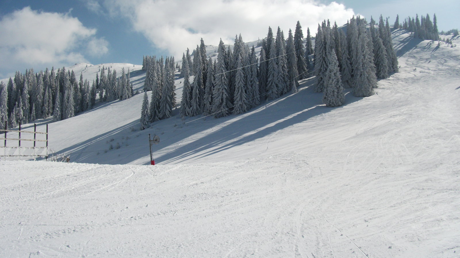 Rajska dolina. Elöl az 5-ös, a tárcsás mögött az olimpiai szlalom (6-os) pálya.