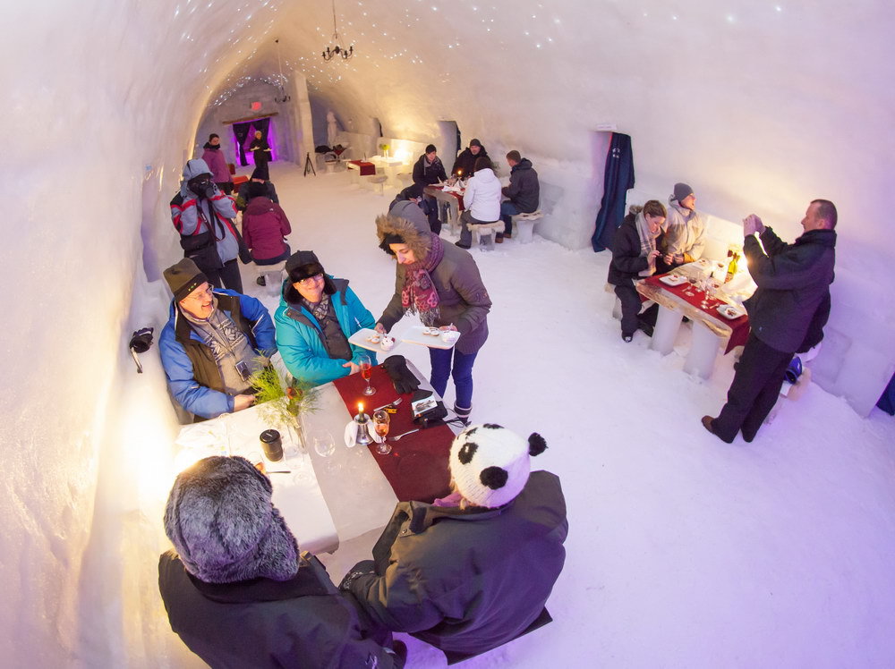 A jéghotel bárjában forró italokat szolgálnak fel | Fotó: www.hotelofice.com