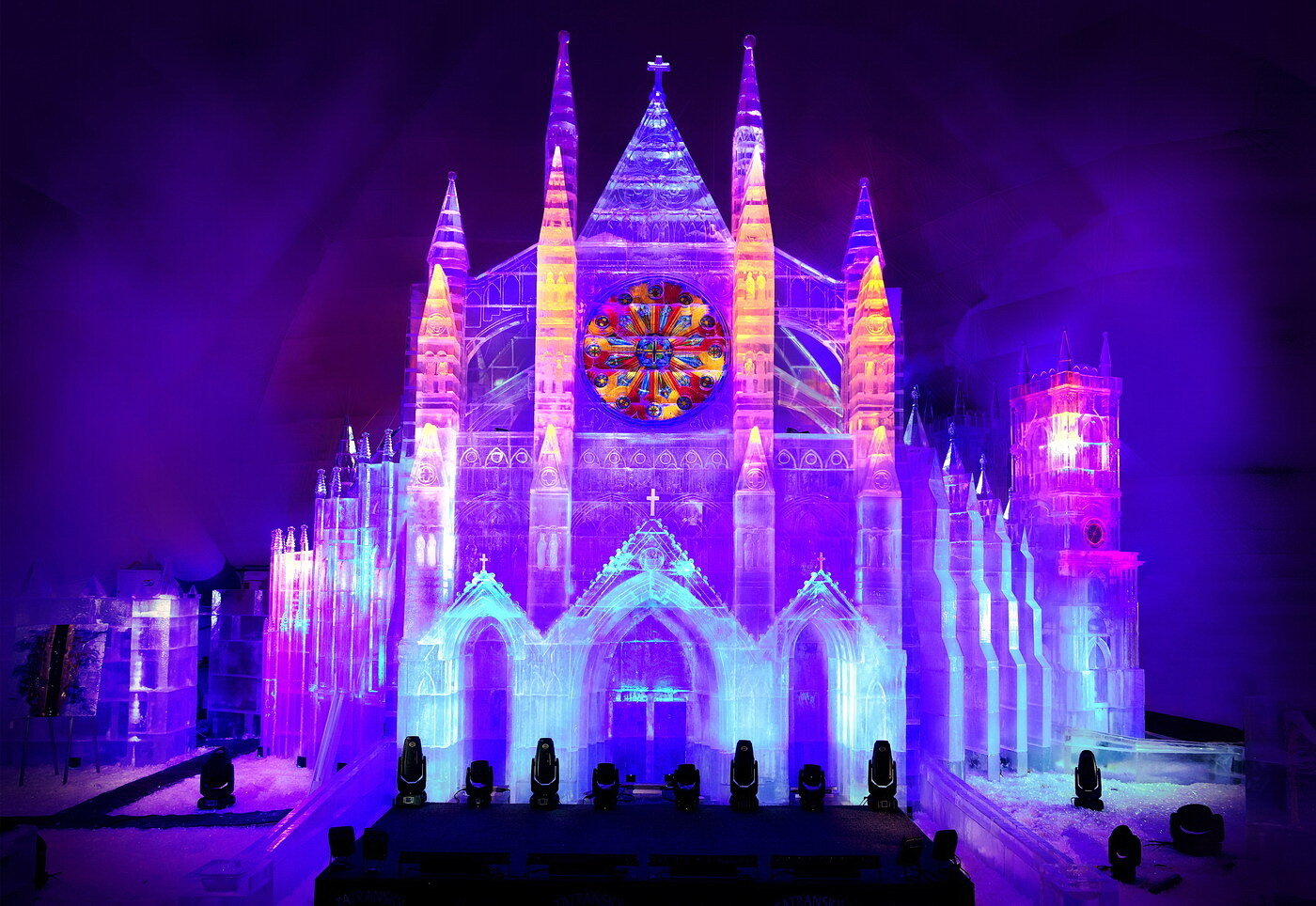 Idén II. Erzsébet angol uralkodó 15 évvel ezelőtti látogatásának emlékére a londoni Westmister apátságot építették meg jégből. | Fotó: Marek Hajkovsky / Slovakia Travel