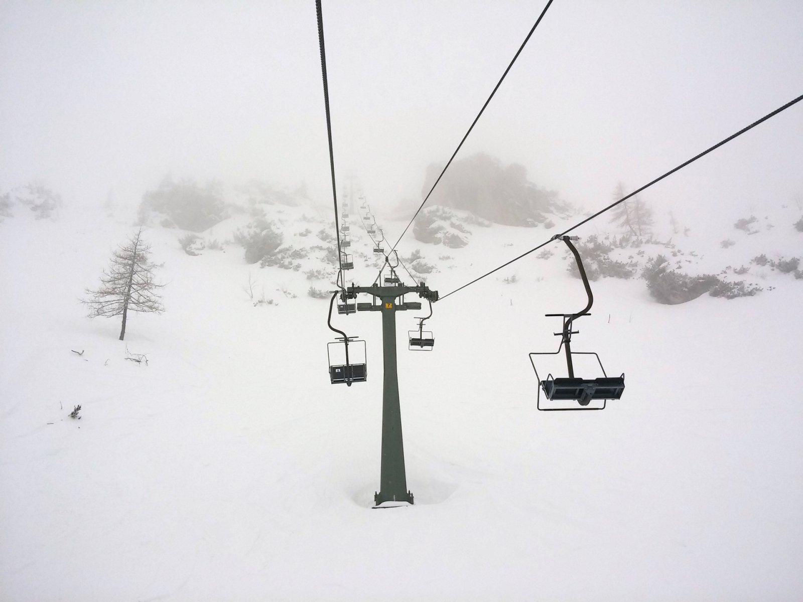 Ezzel az ülős lifttel lehet visszajutni a csúcsra. 