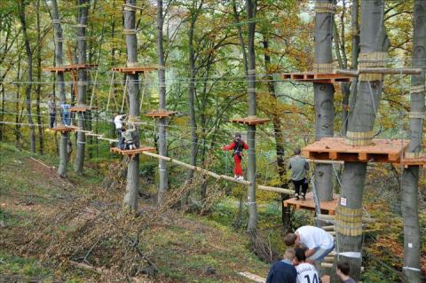 Erdei kötélpálya a Sobri Jóska Bakonyi Kalandparkban