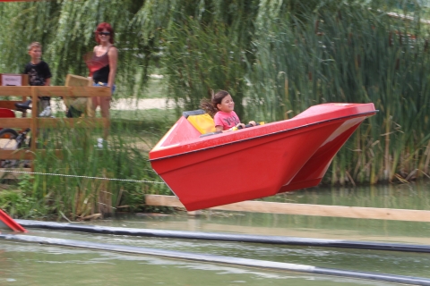 Az Új Széchenyi Terv keretében  110 millió forintos összköltségvetésű beruházásból a kislődi Sobri Kaland- és Élményparkba 8 új játékot szereltek fel.