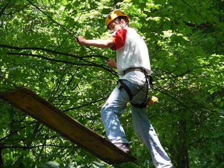 Erdei kötélpálya a szilvásváradi Kalanderdőben