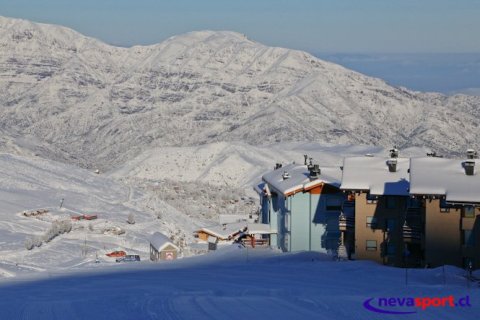 Apartmanházak a hegytetőn - Fotó: Nevasport.cl