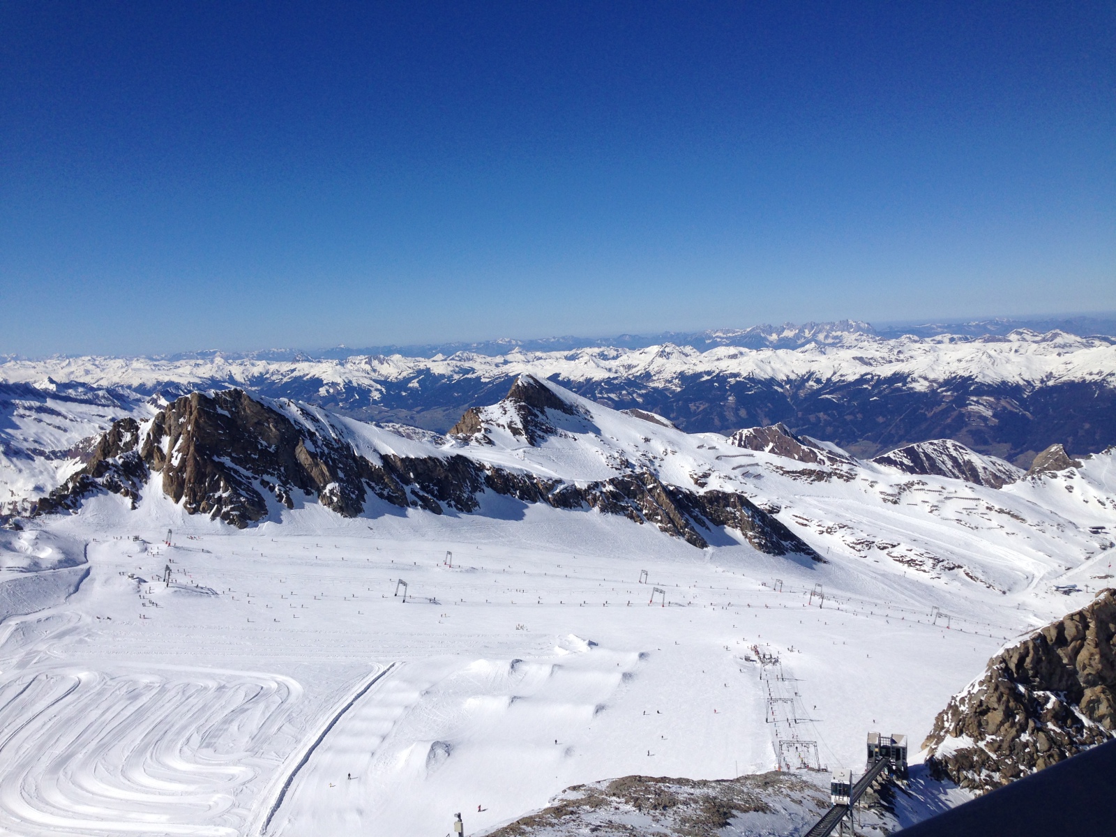 kilátás a sípályákra