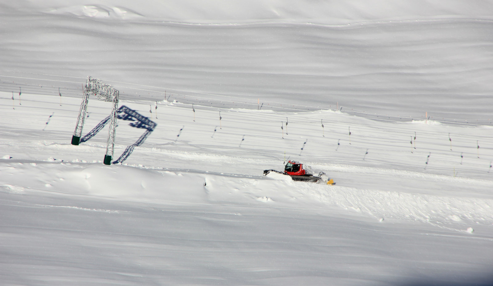 Ratrakolják a gleccserpályákat - Fotó: Stani