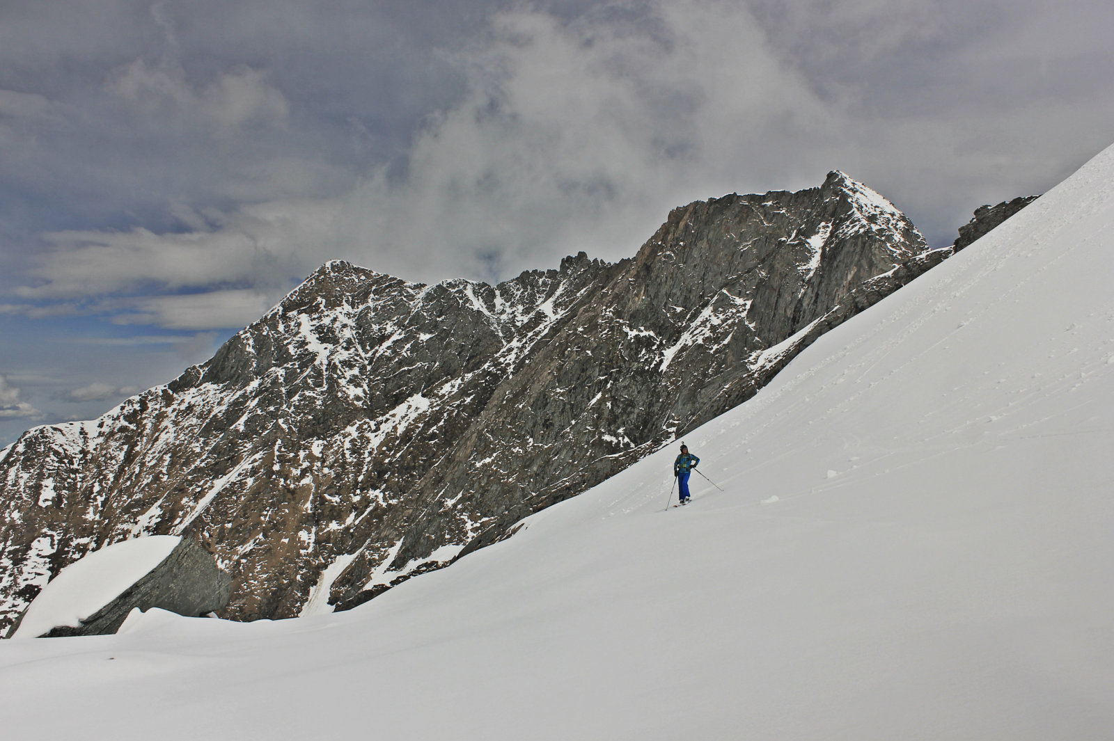 Belépés a második lejtőbe, a nagy sziklát érdemes jobbról kerülni