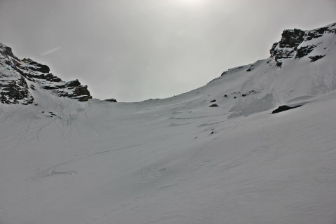 Ott fenn a nyeregben az a kis fekete pont Laca, ez nem holmi szánkódomb