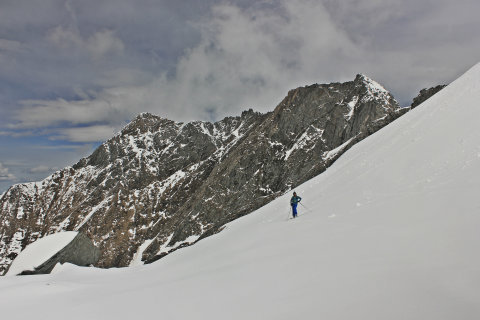 Belépés a második lejtőbe, a nagy sziklát érdemes jobbról kerülni