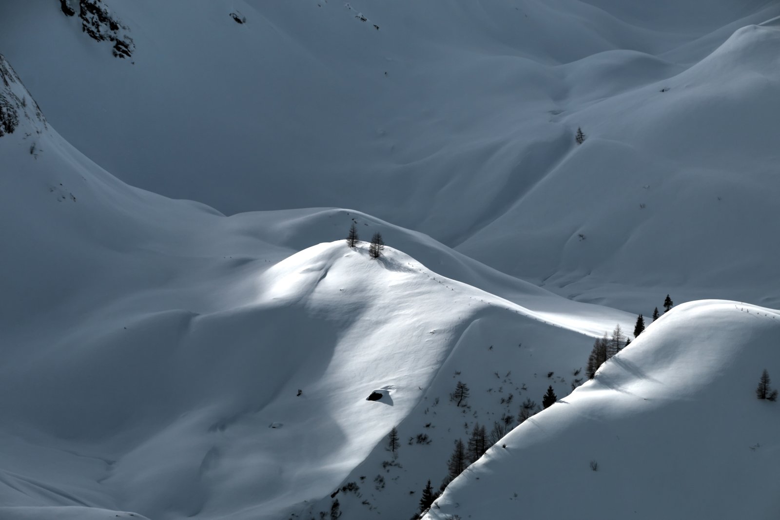 Árnyvilág hódítja meg a délután utolsó napos szigeteit