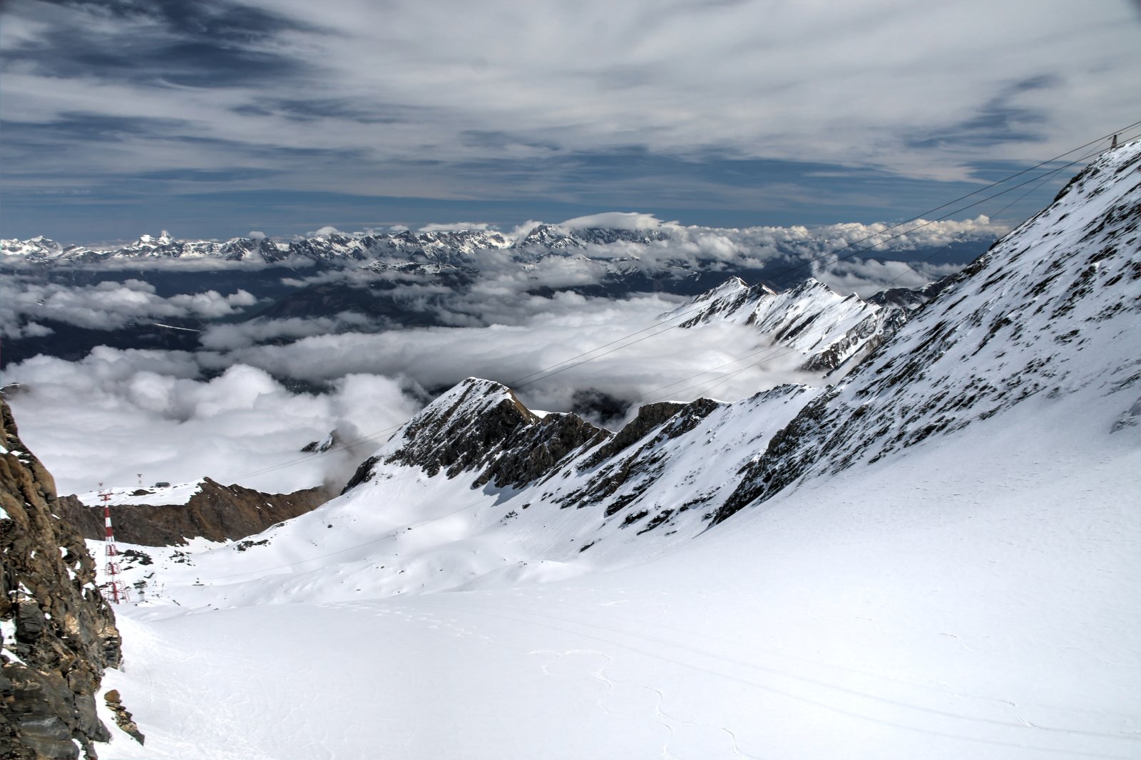 Az Ice Age (X1) freeride útvonal, távolban a Hochkönig és Steinernes Meer hegyei